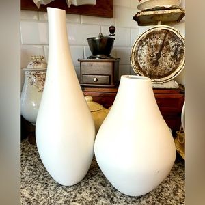 Bundle of ceramic vases